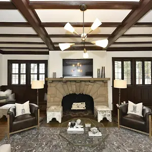 https://the-howe-house.nashville-hotels.org